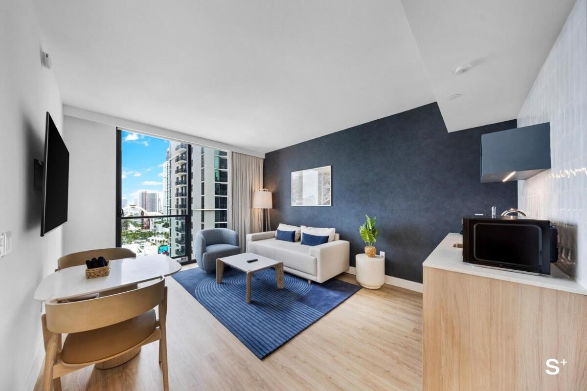 Locanda Chic Downtown 1br With Stunning Skyline Views