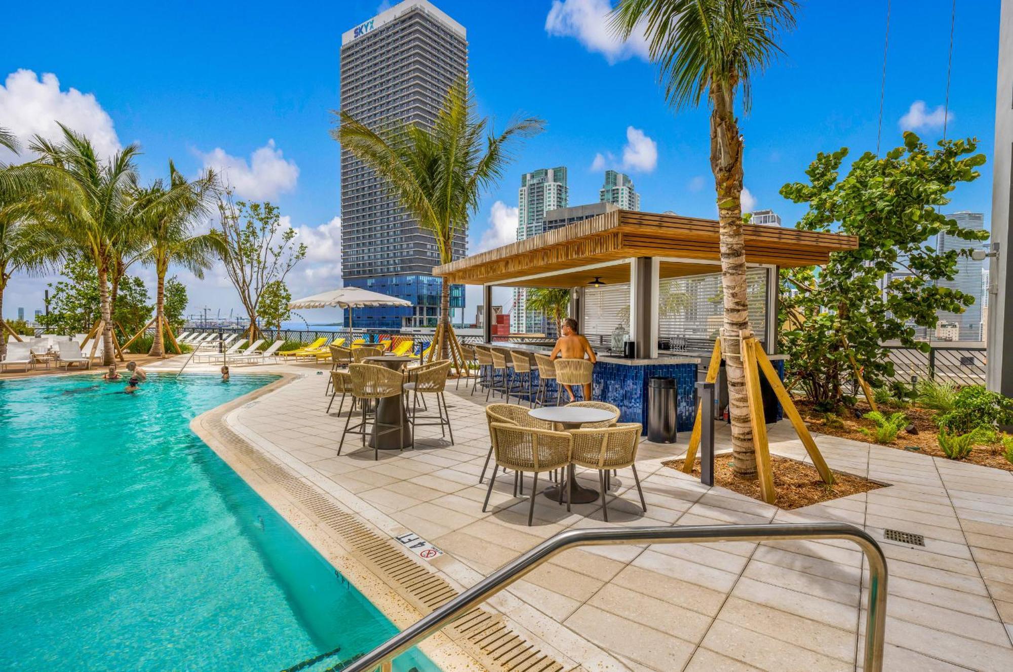 Chic Downtown 1br With Stunning Skyline Views Locanda