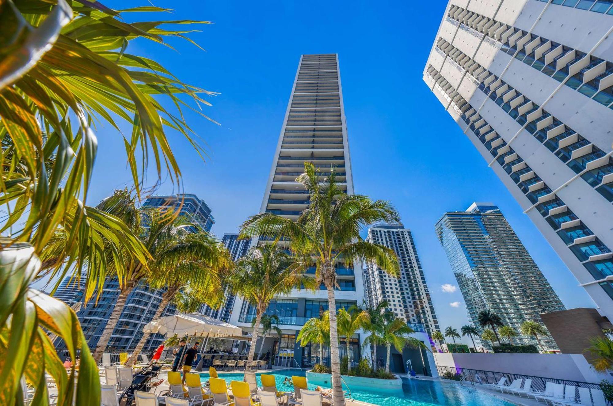 Locanda Chic Downtown 1br With Stunning Skyline Views