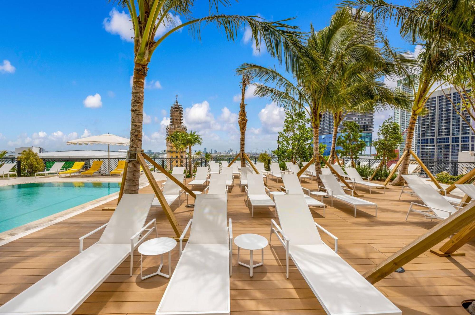 Chic Downtown 1br With Stunning Skyline Views Pensão *